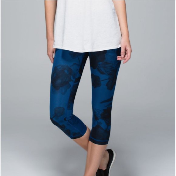 Lululemon Wunder Under Crop II *Full-On Luxtreme Jumbo Inky Floral 4 - Picture 2 of 16